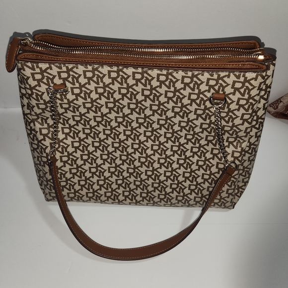 Dkny Bags Newnever Worn Authentic Dkny Bryanna Shoulder Bag W